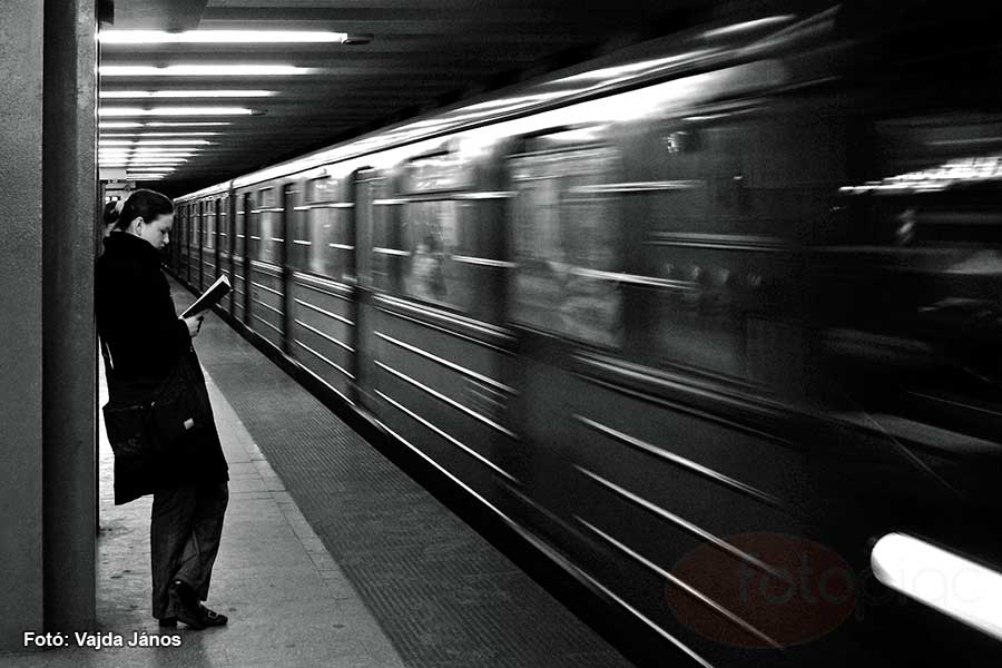 Metró és utasa